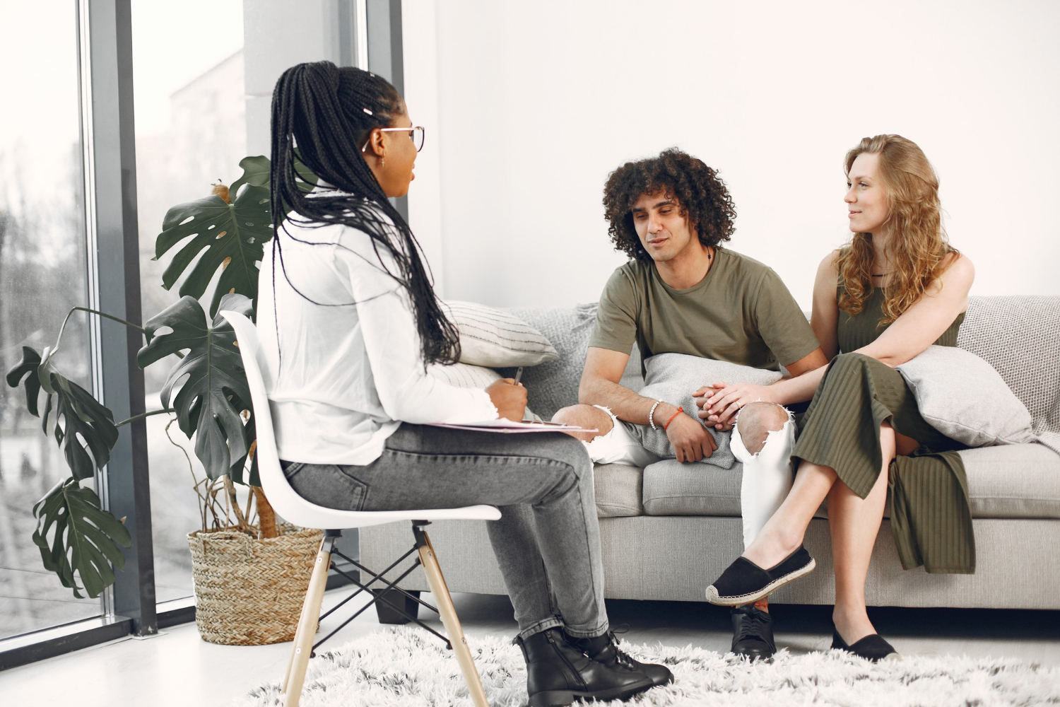 Avento Health healthcare professional consulting with patients — clinical and support staff solution in Los Angeles.